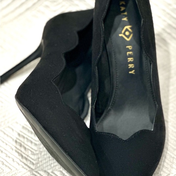 Kate Perry scalloped pointy toe pumps The Dina. Size 9. Black - Picture 3 of 6